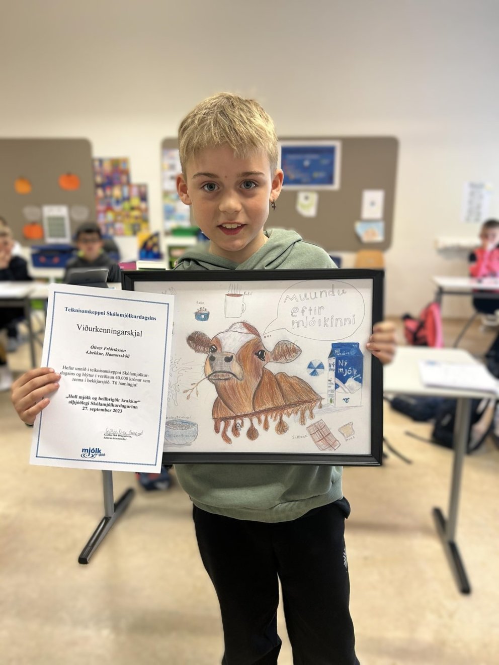 Óliver Friðriksson sigurverarari teiknisamkeppni 4. bekkinga