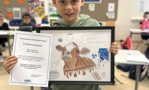 Óliver Friðriksson sigurverarari teiknisamkeppni 4. bekkinga