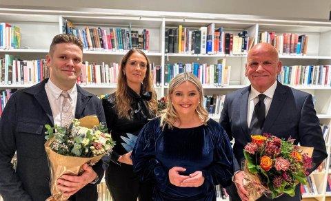 Anna Rós Hallgrímsdóttir skólastjóri GRV- Hamarsskóla tók við viðurkenningunni ásamt Páli Magnússyni…